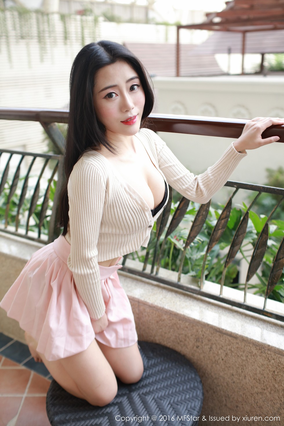 [MFStar模范学院]Vol.048_嫩模兜豆靓Youlina居家私房黑色内衣完美曲线写真51P