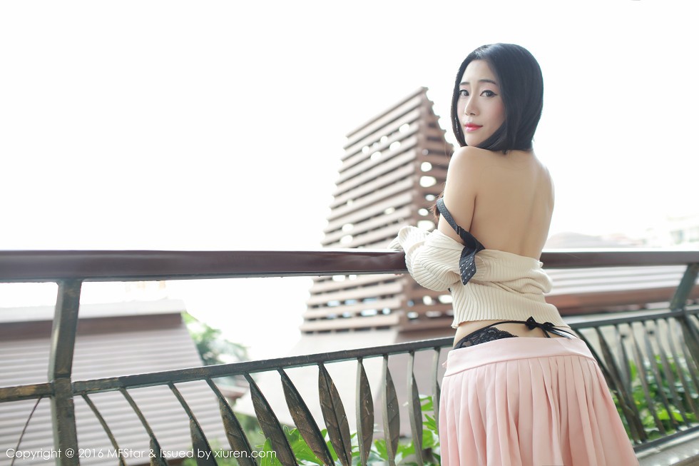 [MFStar模范学院]Vol.048_嫩模兜豆靓Youlina居家私房黑色内衣完美曲线写真51P
