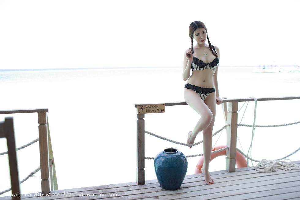 [MFStar模范学院]Vol.050_嫩模夏小秋秋秋马尔代夫旅拍白色蕾丝情趣内衣诱惑52P