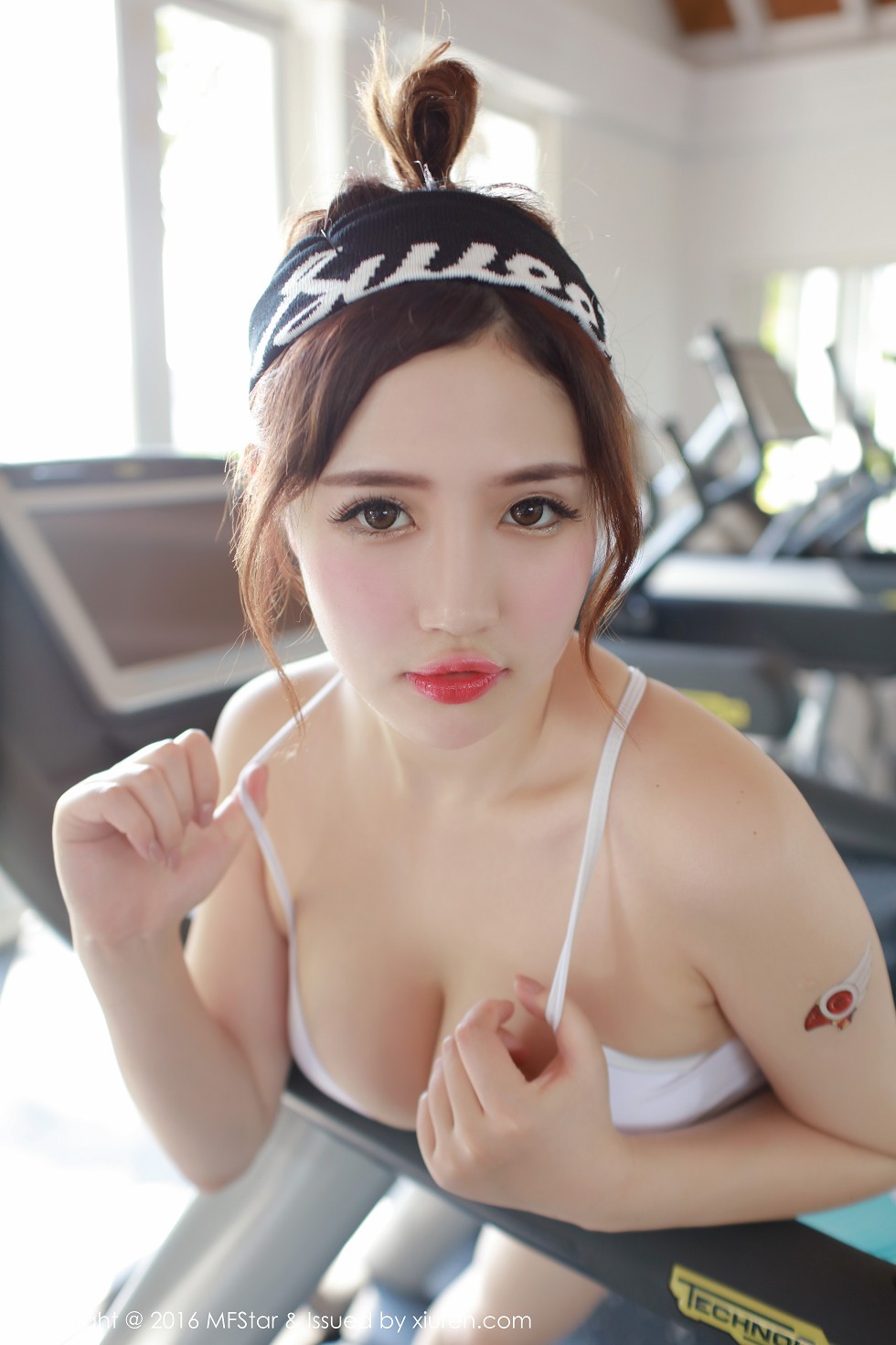 [MFStar模范学院]Vol.056_嫩模徐cake马尔代夫旅拍运动风内衣秀白嫩豪乳写真52P