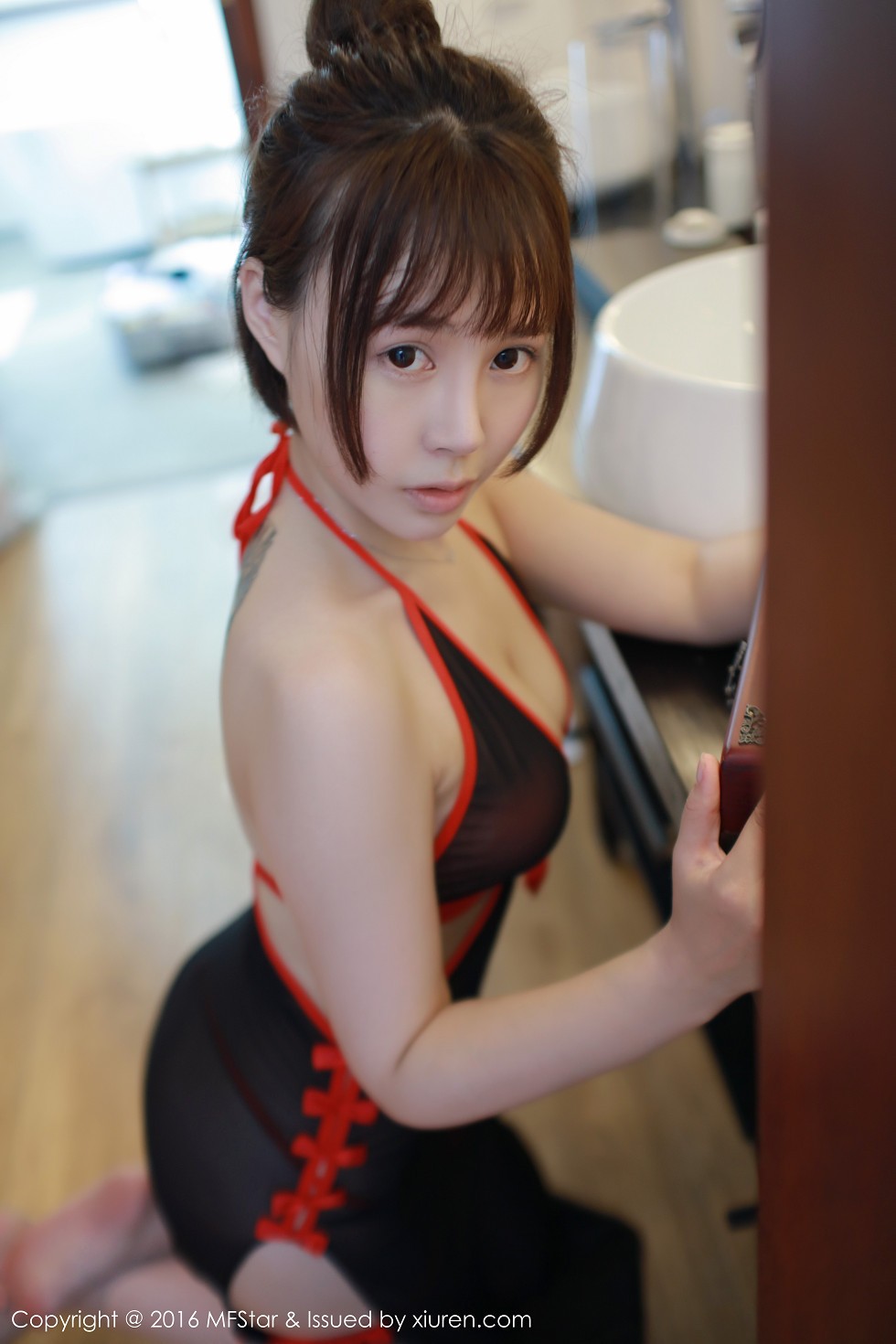 [MFStar模范学院]Vol.057_Evelyn艾莉马尔代夫旅拍性感比基尼白嫩肌肤写真53P