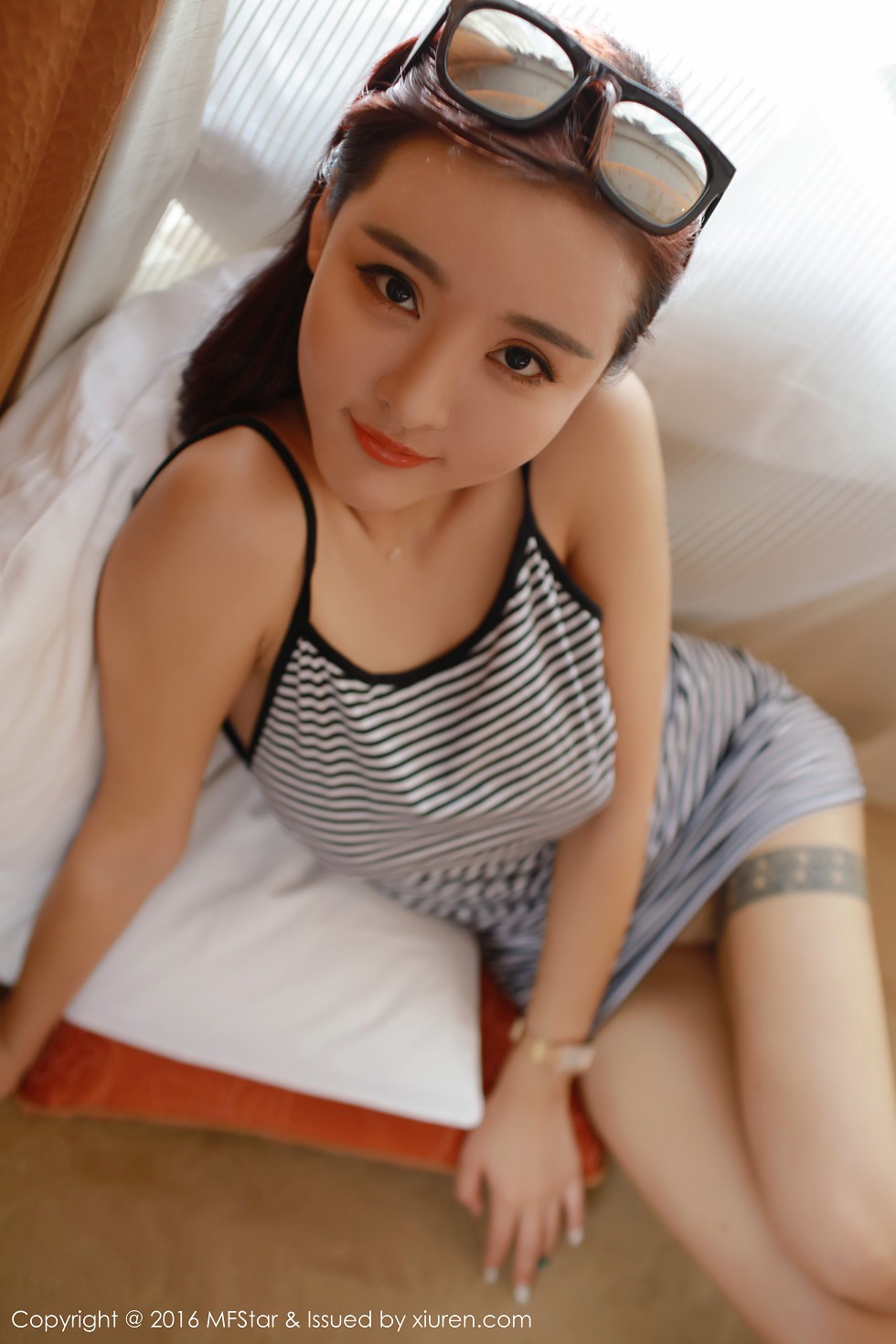[MFStar模范学院]Vol.060_嫩模佳佳JiaJia居家私房大尺度秀豪乳靓丽迷人写真56P