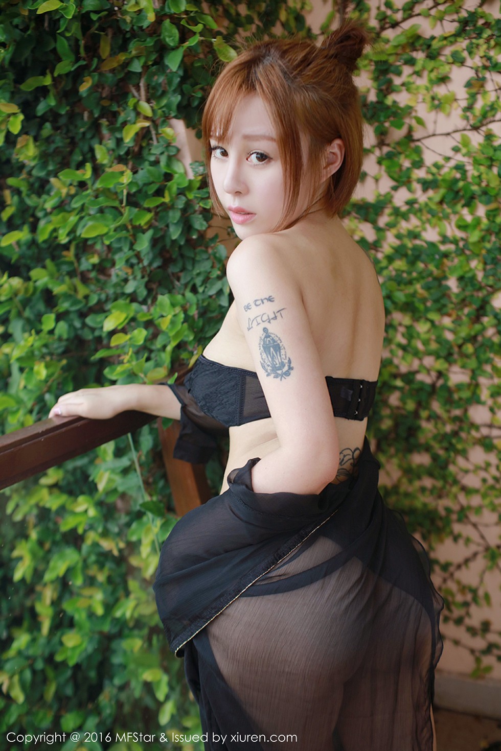 [MFStar模范学院]Vol.061_Evelyn艾莉泰国心愿旅拍浴缸里黑纱湿身诱惑写真55P