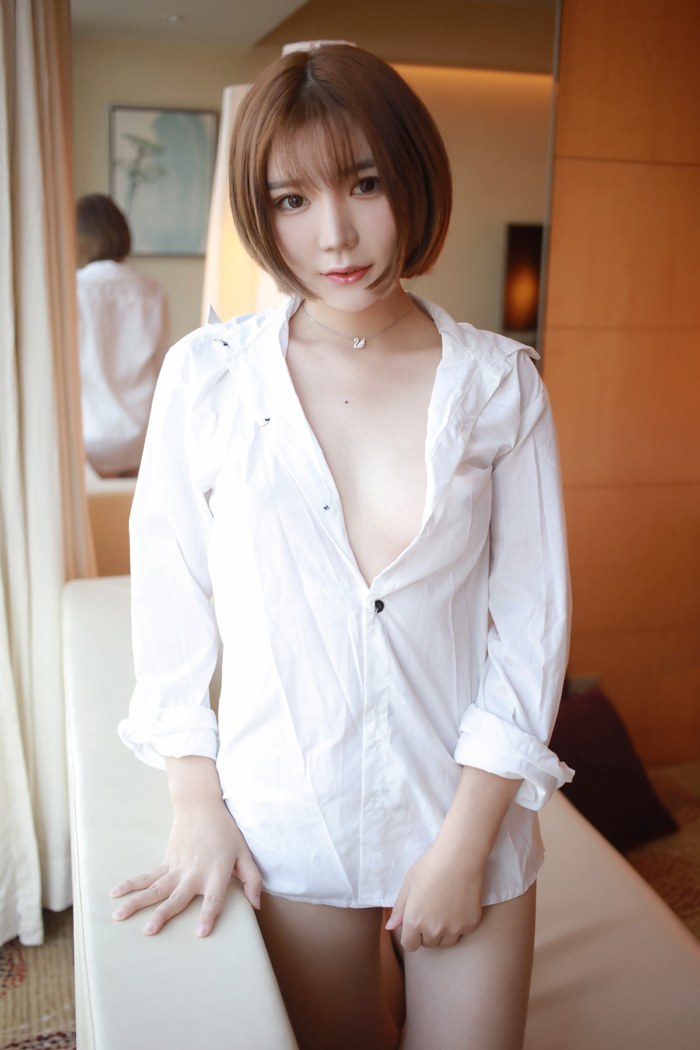 范女郎性感照镜前冷不丁镜后辣人心(图12)