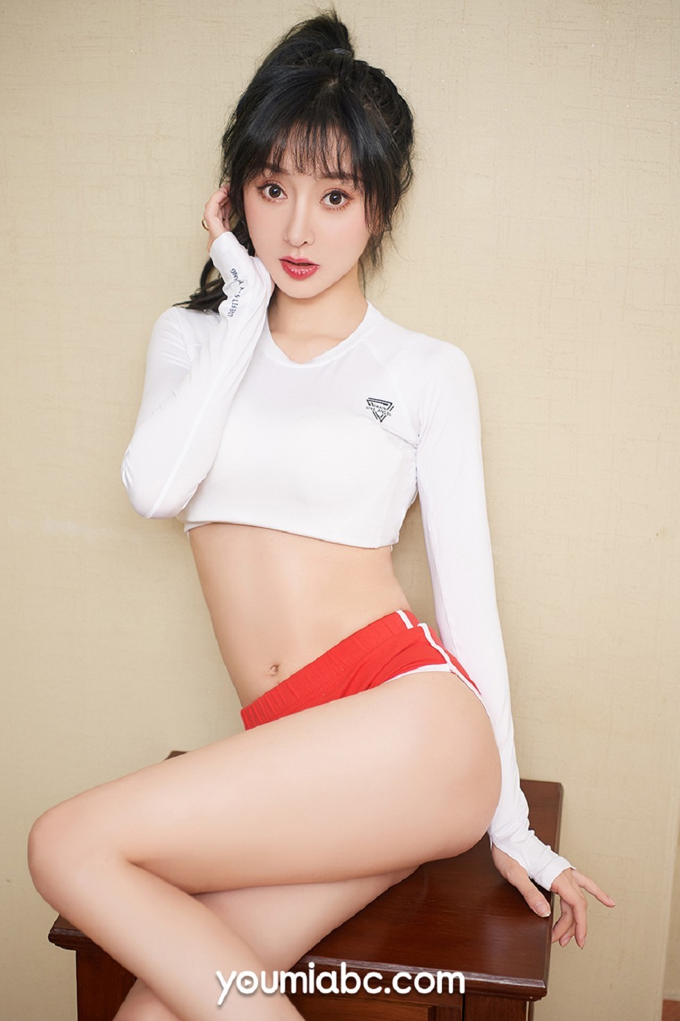 [YouMi尤蜜]Vol.278_嫩模李纤纤私房性感运动内衣秀魔鬼身材半撩露豪乳诱惑写真24P