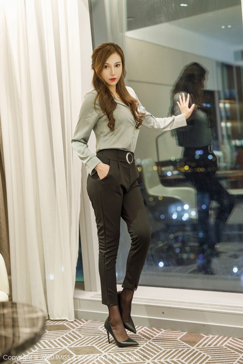 [IMISS爱蜜社]Vol.492_气质女神Lavinia肉私房脱典雅服饰露性感内衣完美身材诱惑写真57P
