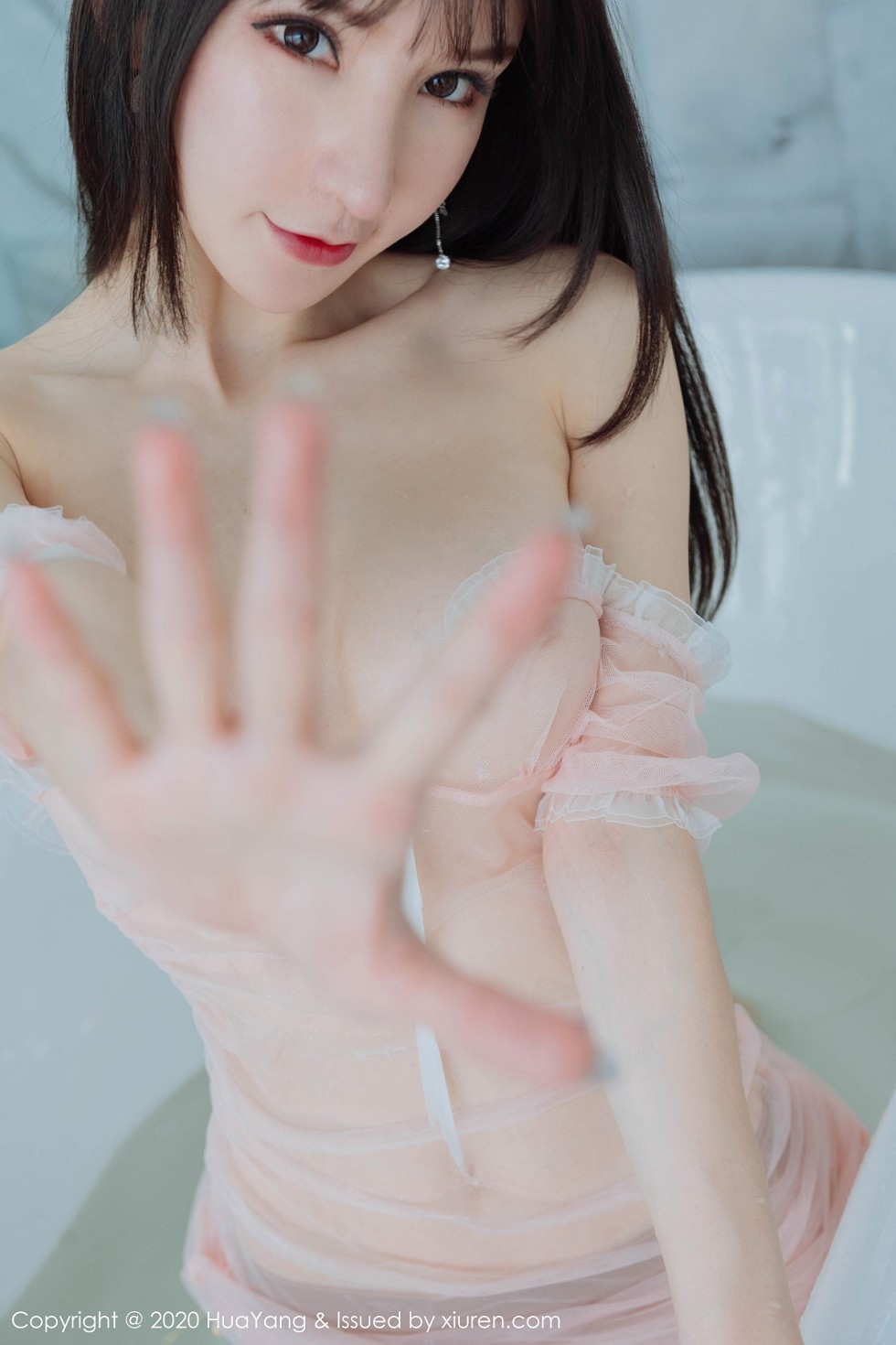 [HuaYang花漾]Vol.273_女神周于希Sandy云南旅拍性感粉色薄纱内衣秀完美身材诱惑写真67P