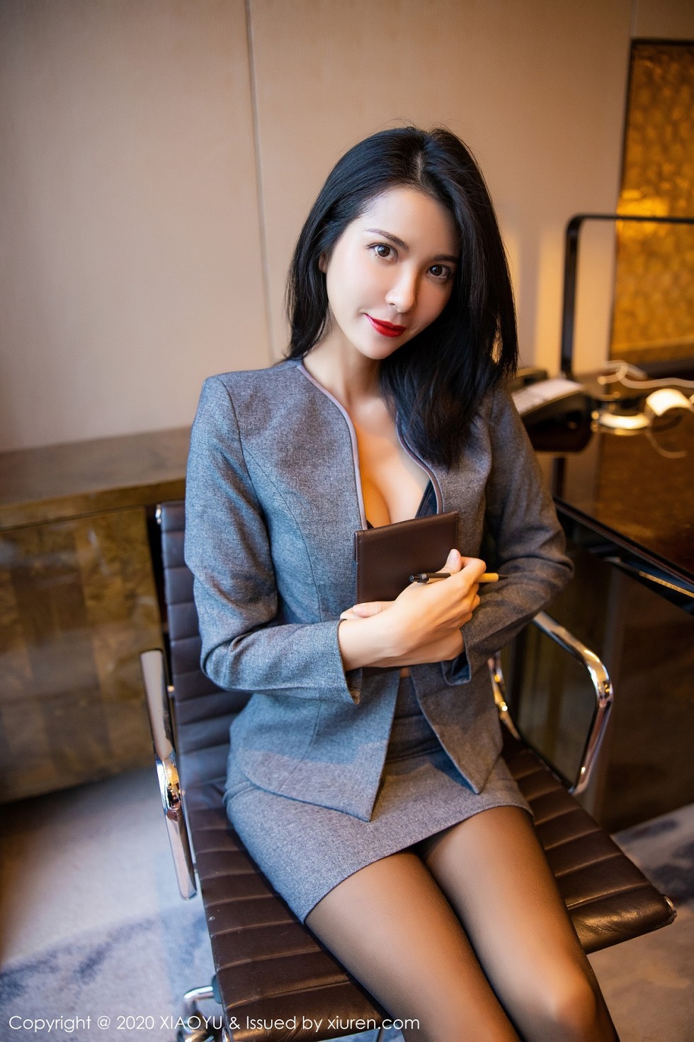 [XiaoYu画语界]Vol.347_气质女神Carry私人管家主题脱职业装露黑丝裤袜极致诱惑写真81P
