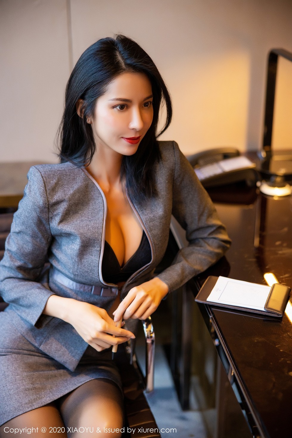 [XiaoYu画语界]Vol.347_气质女神Carry私人管家主题脱职业装露黑丝裤袜极致诱惑写真81P