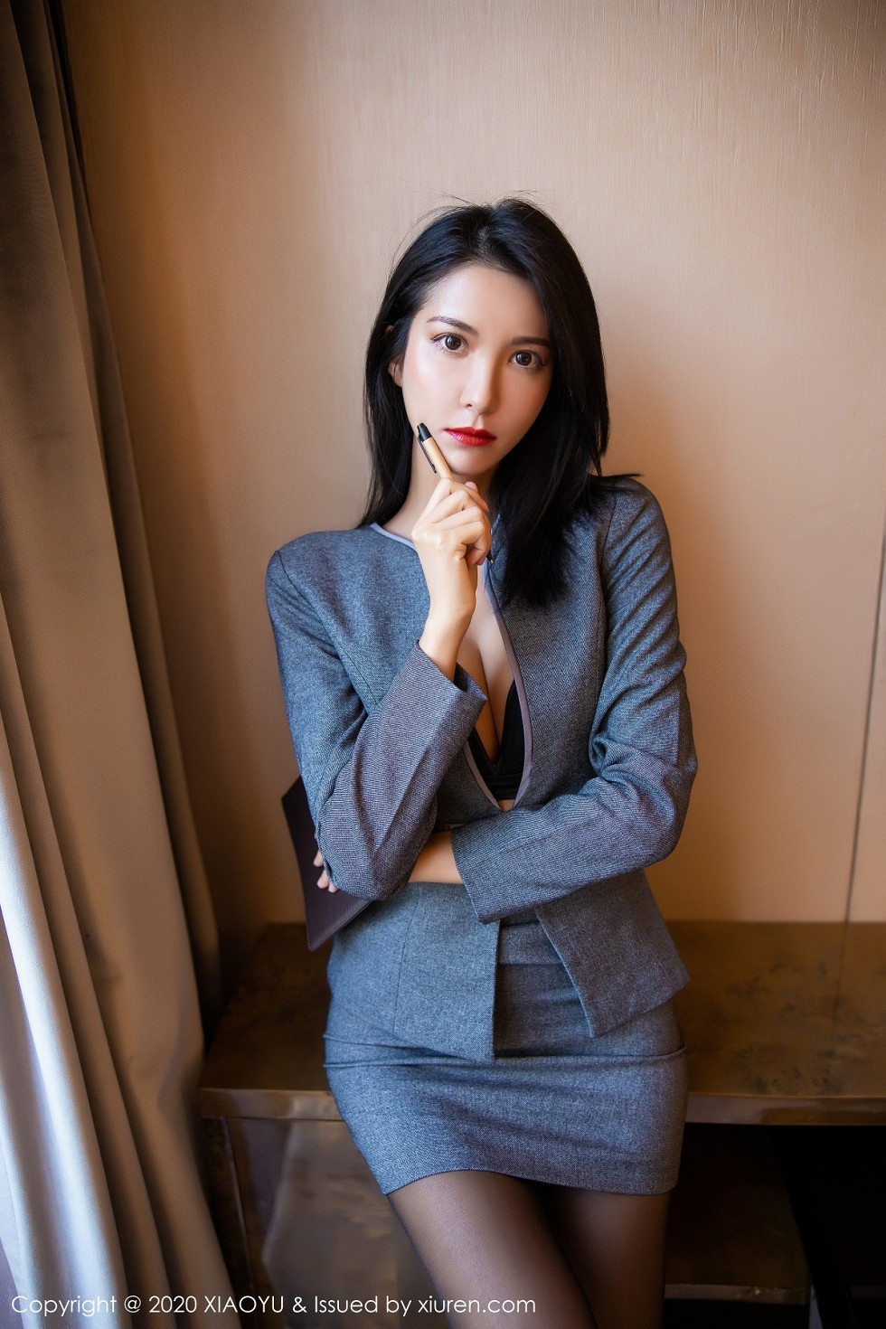 [XiaoYu画语界]Vol.347_气质女神Carry私人管家主题脱职业装露黑丝裤袜极致诱惑写真81P