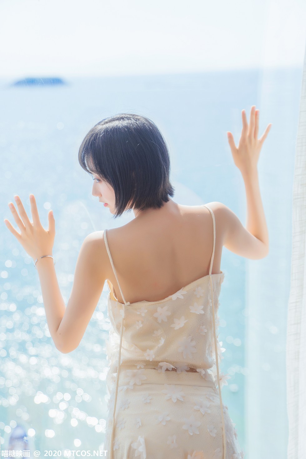 [喵糖映画]Vol.201_花色吊带睡衣美女居家暖阳的海主题椅子上靓丽迷人写真22P