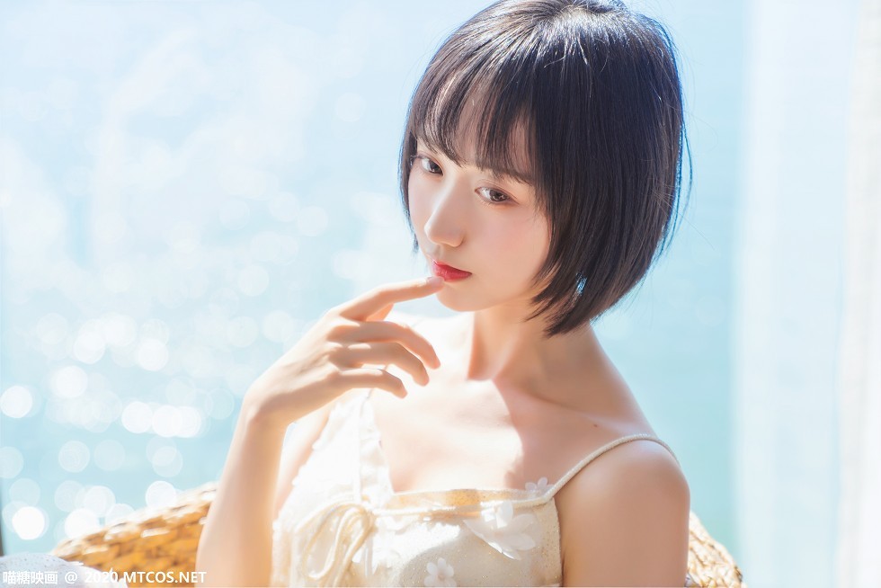 [喵糖映画]Vol.201_花色吊带睡衣美女居家暖阳的海主题椅子上靓丽迷人写真22P