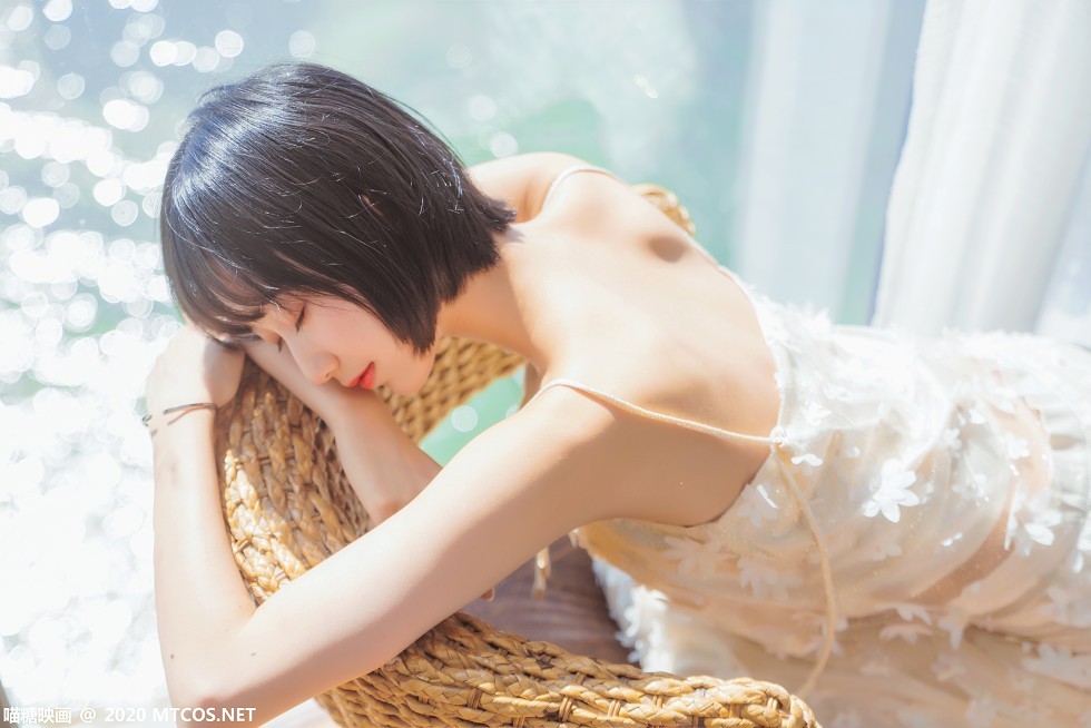 [喵糖映画]Vol.201_花色吊带睡衣美女居家暖阳的海主题椅子上靓丽迷人写真22P