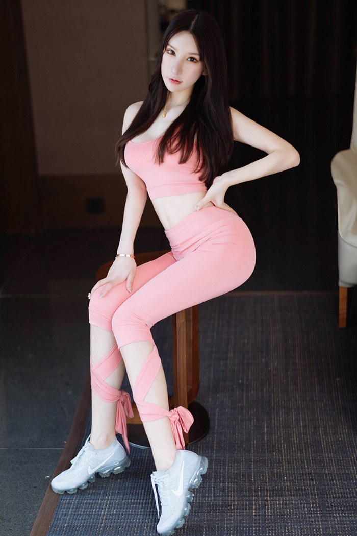 健身少女周于希紧身运动装身材尽显(图6)