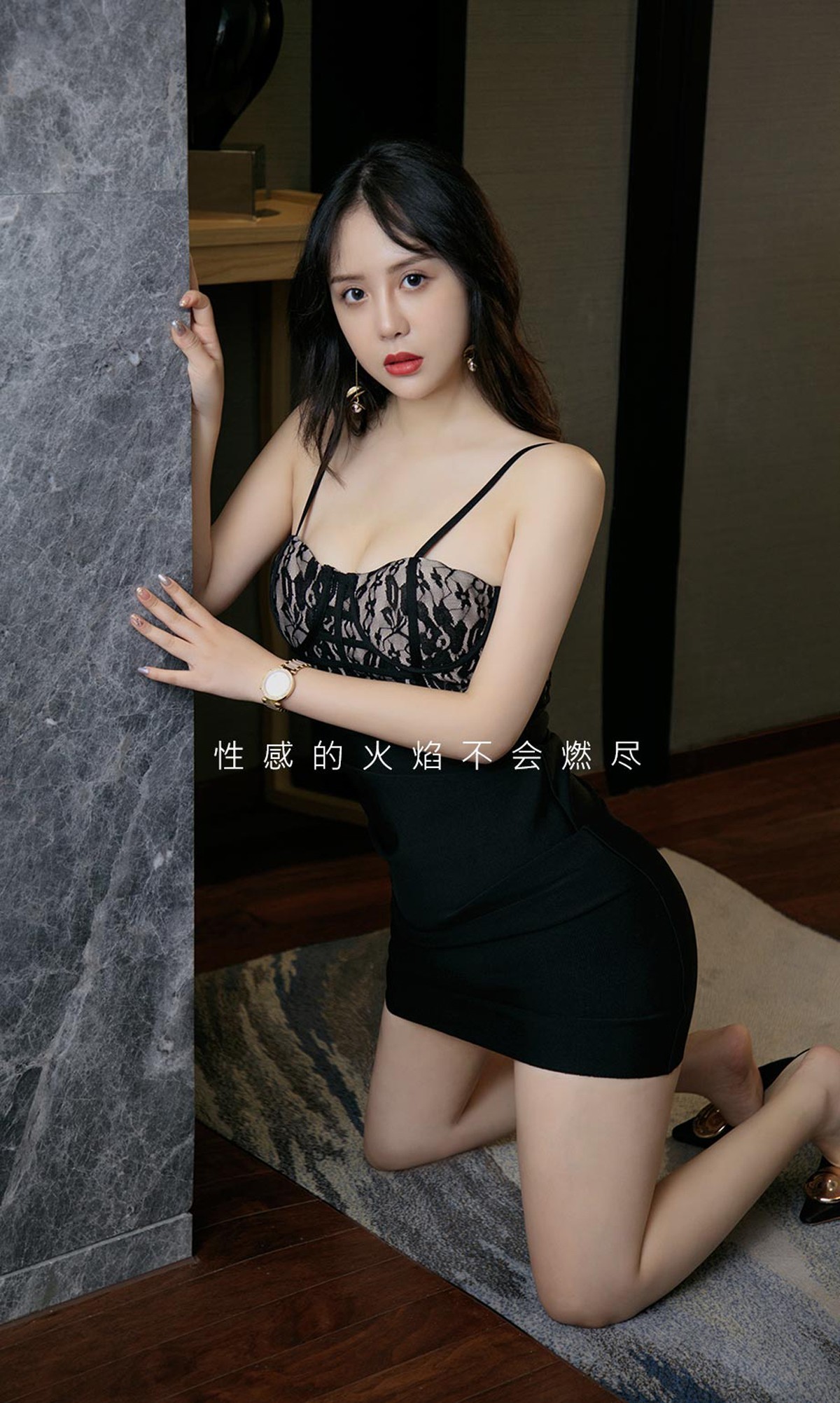 [Ugirls爱尤物]No.1997_嫩模Tina私房白色蕾丝内衣+黑色蕾丝情趣内衣诱惑写真35P