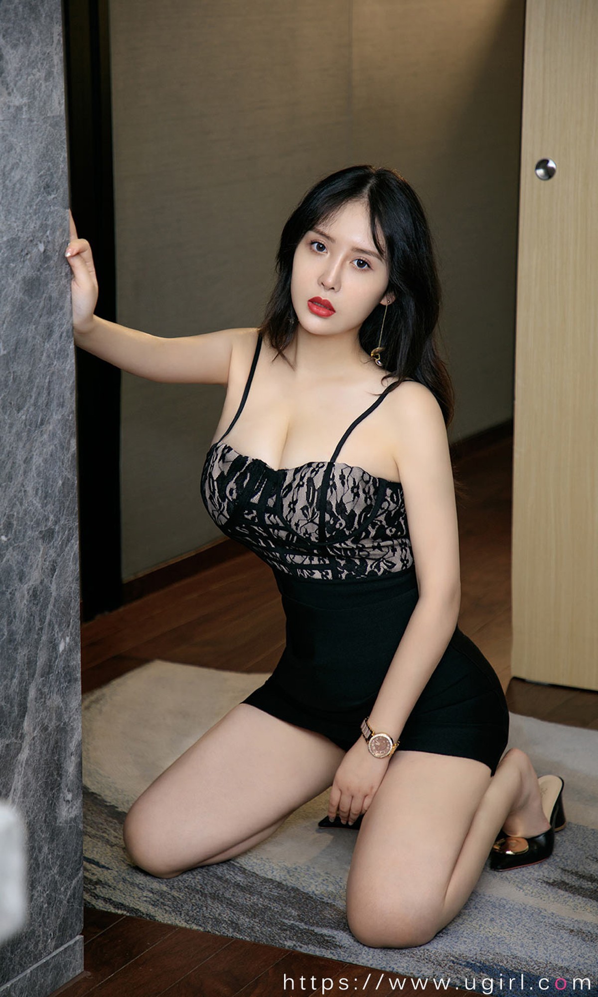 [Ugirls爱尤物]No.1997_嫩模Tina私房白色蕾丝内衣+黑色蕾丝情趣内衣诱惑写真35P