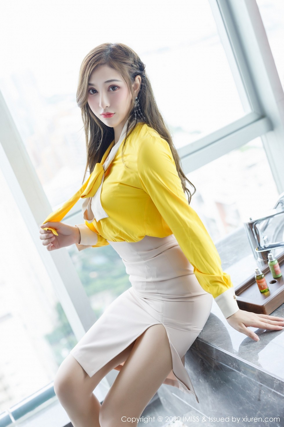 [IMISS爱蜜社]Vol.494_女神Lavinia肉私房性感内衣配肉丝裤袜秀完美身材诱惑写真53P