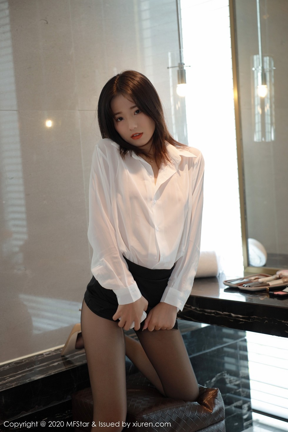 [MFStar模范学院]Vol.370_嫩模仓井优香经典白衬衫配无内黑丝裤袜撩人诱惑写真50P