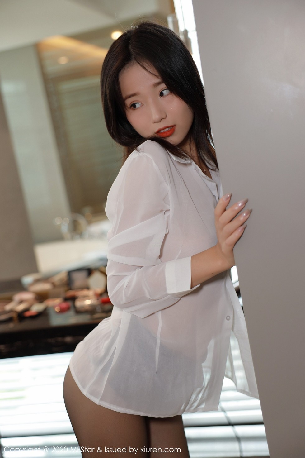 [MFStar模范学院]Vol.370_嫩模仓井优香经典白衬衫配无内黑丝裤袜撩人诱惑写真50P