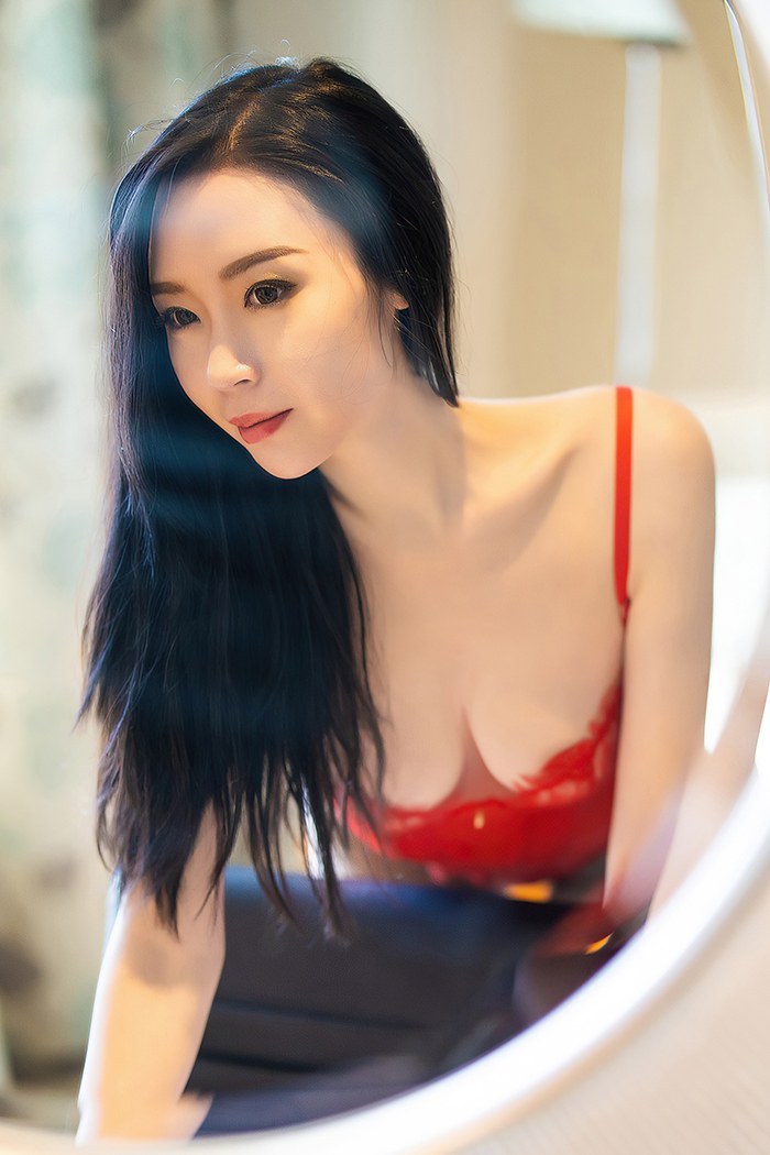 完美体态梦心月吊带黑丝手遮美乳(图13)