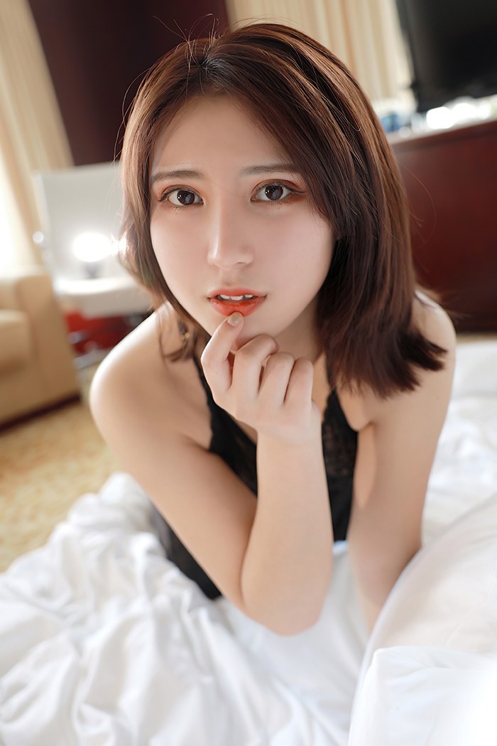 贴心人妻久久蕾丝情趣脱衣诱惑你(图23)