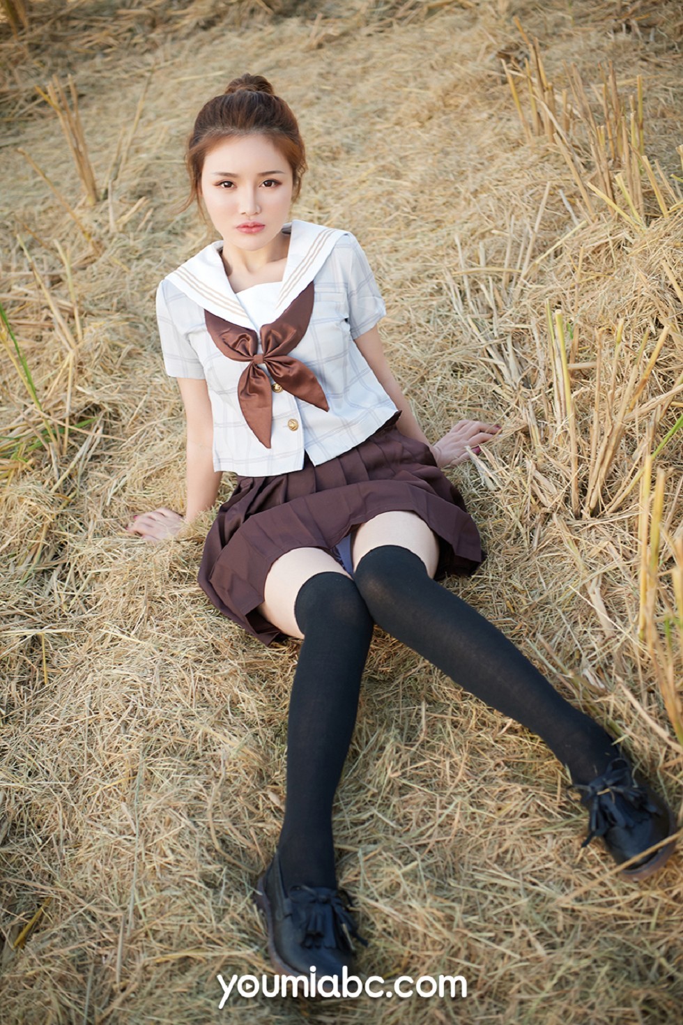 [YouMi尤蜜]Vol.292_嫩模陈宇曦日式学生装主题户外撩裙露蕾丝内裤撩人诱惑写真44P