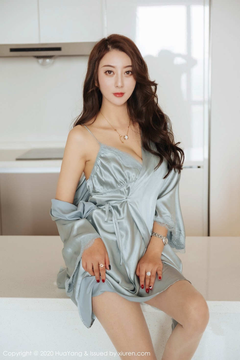 [HuaYang花漾]Vol.275_嫩模李夫人私房脱典雅吊裙露性感黑色内衣肉丝裤袜诱惑写真51P