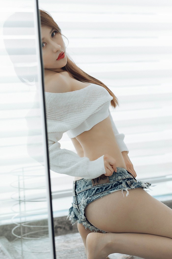 娇羞御姐徐安安肉丝牛仔美腿顺滑(图15)