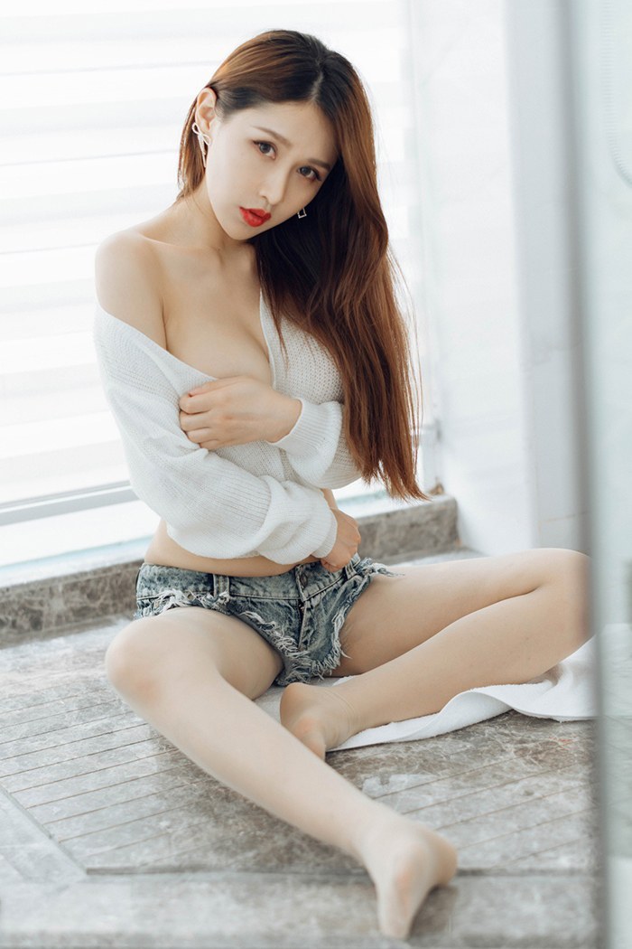 娇羞御姐徐安安肉丝牛仔美腿顺滑(图20)