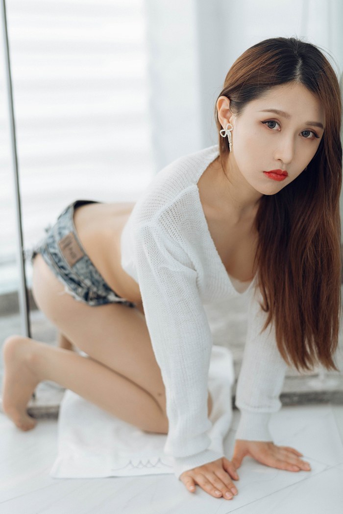 娇羞御姐徐安安肉丝牛仔美腿顺滑(图30)