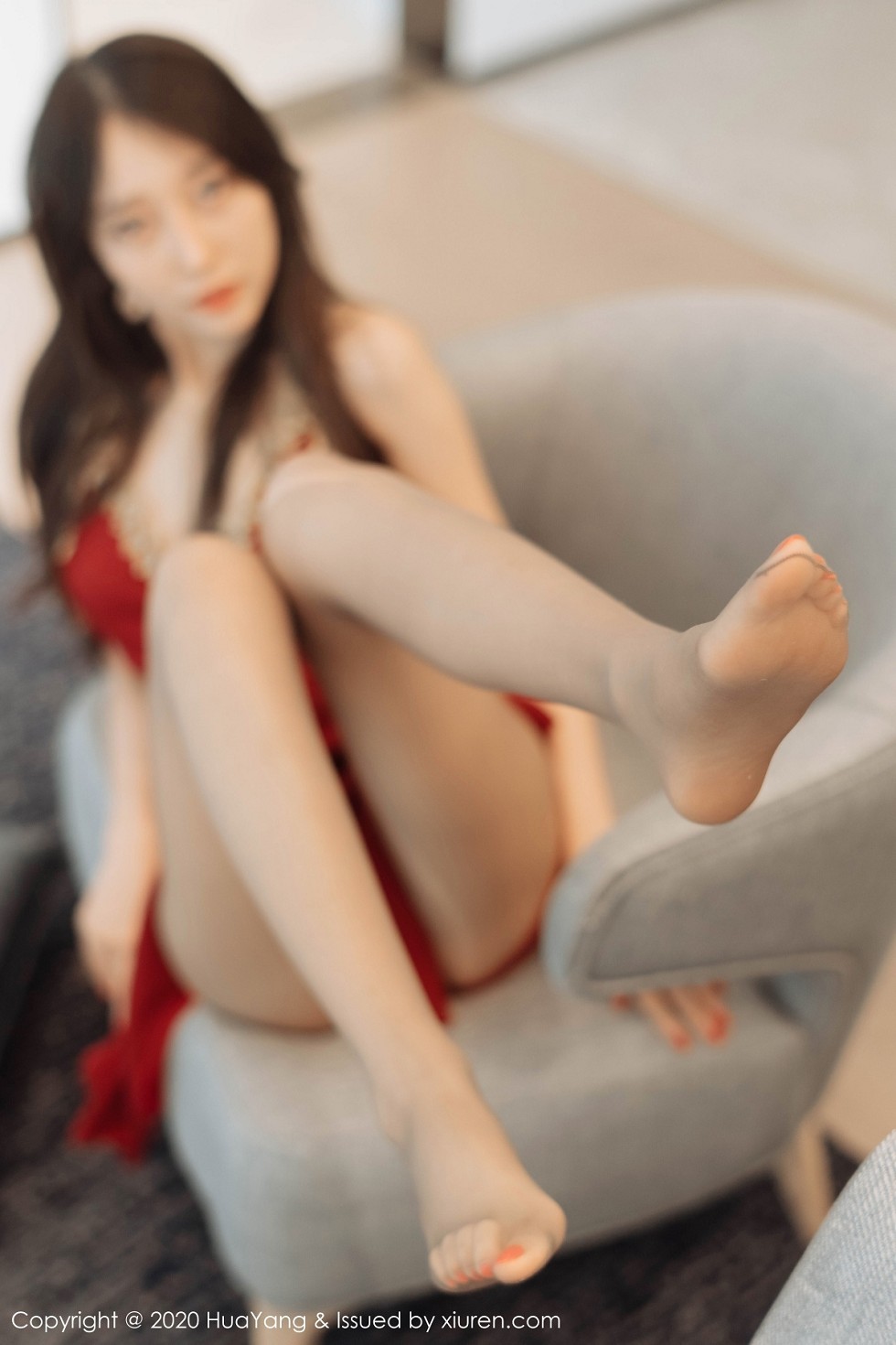 [HuaYang花漾]Vol.276_嫩模玥儿玥er私房性感红色吊裙配超薄肉丝裤袜完美诱惑写真72P