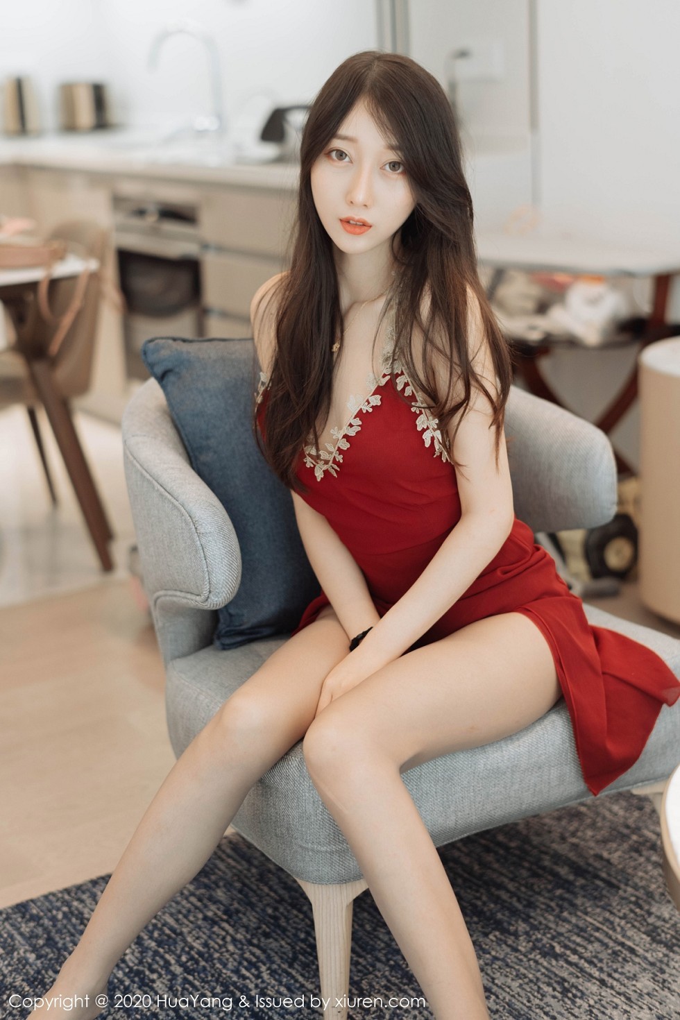 [HuaYang花漾]Vol.276_嫩模玥儿玥er私房性感红色吊裙配超薄肉丝裤袜完美诱惑写真72P