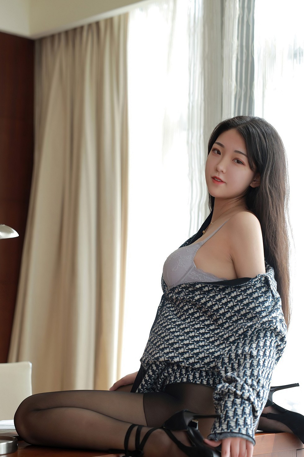 [MFStar模范学院]Vol.374_嫩模Laura苏雨彤格子衬衫秀性感内衣无内黑丝裤袜诱惑写真52P
