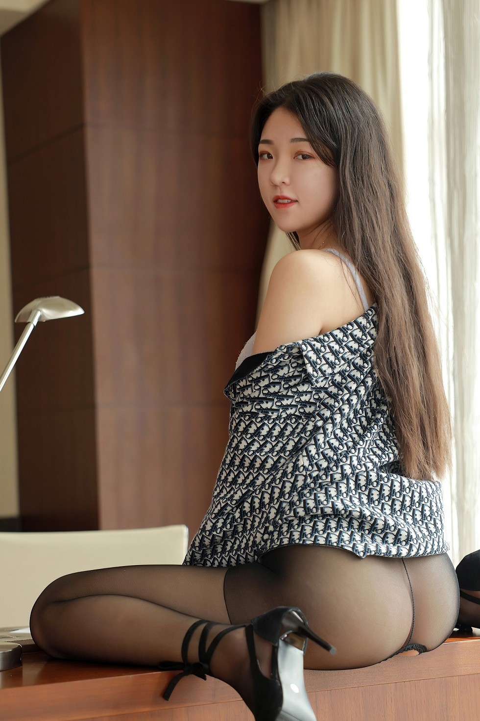 [MFStar模范学院]Vol.374_嫩模Laura苏雨彤格子衬衫秀性感内衣无内黑丝裤袜诱惑写真52P