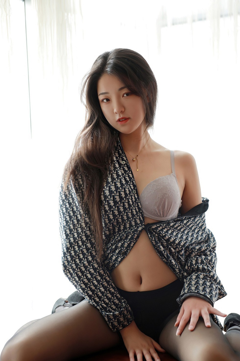 [MFStar模范学院]Vol.374_嫩模Laura苏雨彤格子衬衫秀性感内衣无内黑丝裤袜诱惑写真52P