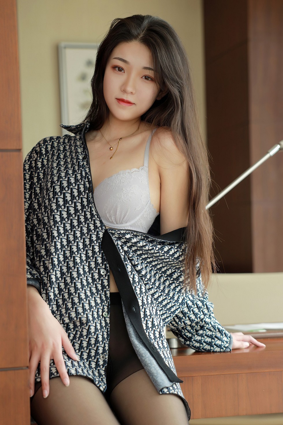 [MFStar模范学院]Vol.374_嫩模Laura苏雨彤格子衬衫秀性感内衣无内黑丝裤袜诱惑写真52P