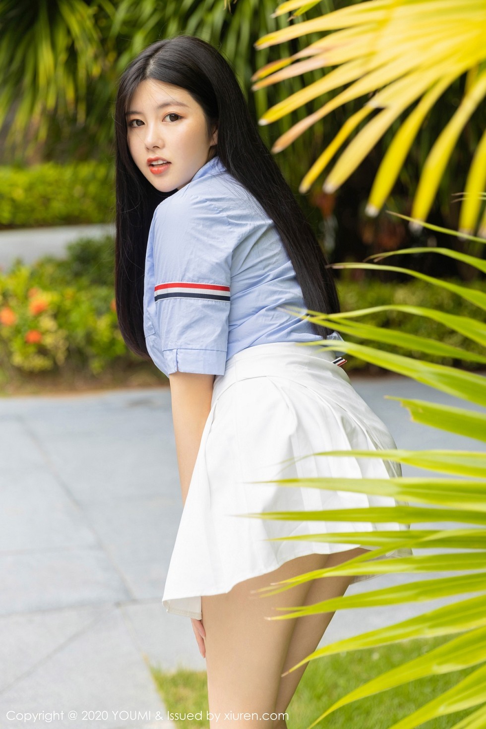 [YouMi尤蜜荟]Vol.513_女神娜露Selena三亚旅拍清纯校园风半脱露完美身材诱惑写真63P