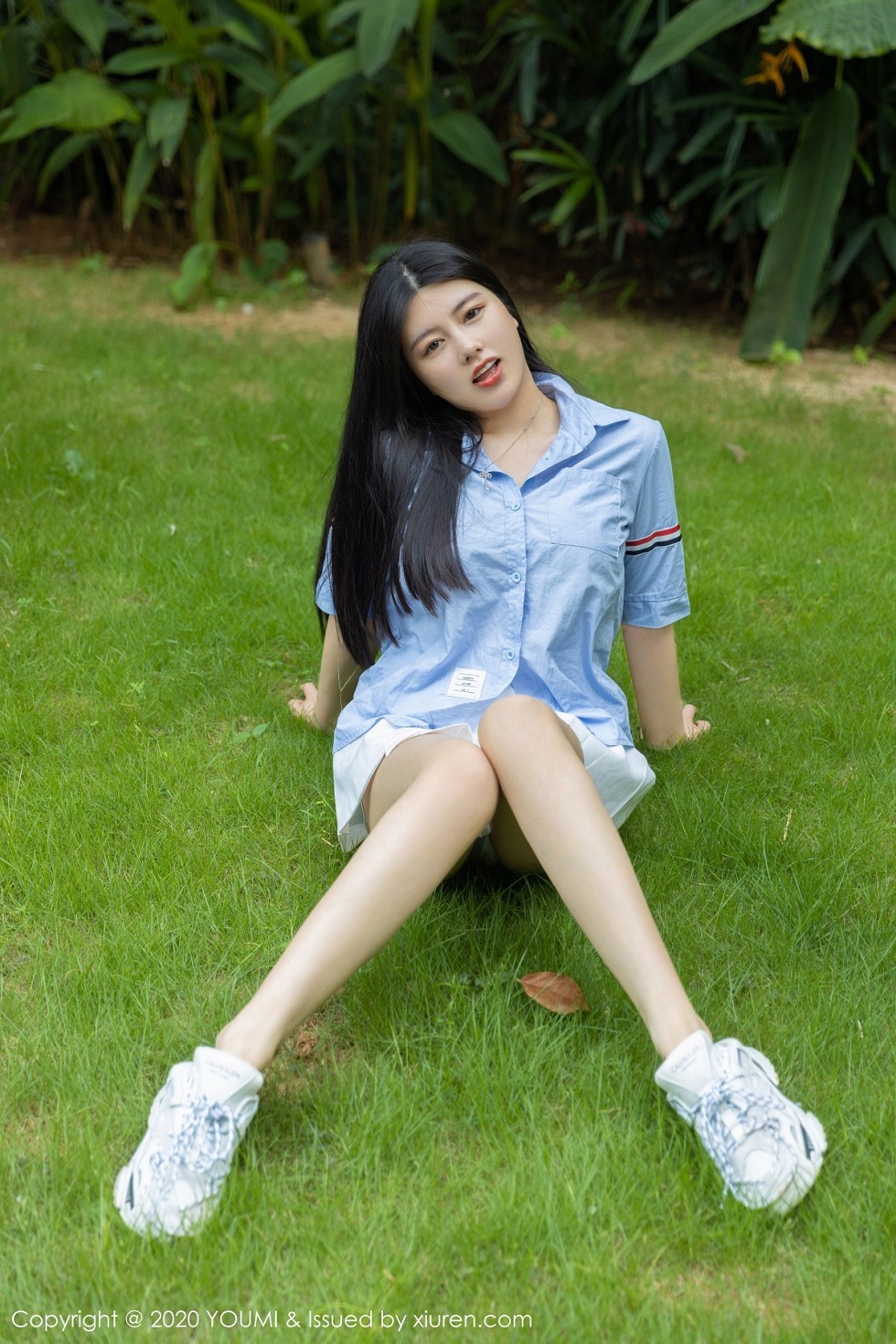[YouMi尤蜜荟]Vol.513_女神娜露Selena三亚旅拍清纯校园风半脱露完美身材诱惑写真63P
