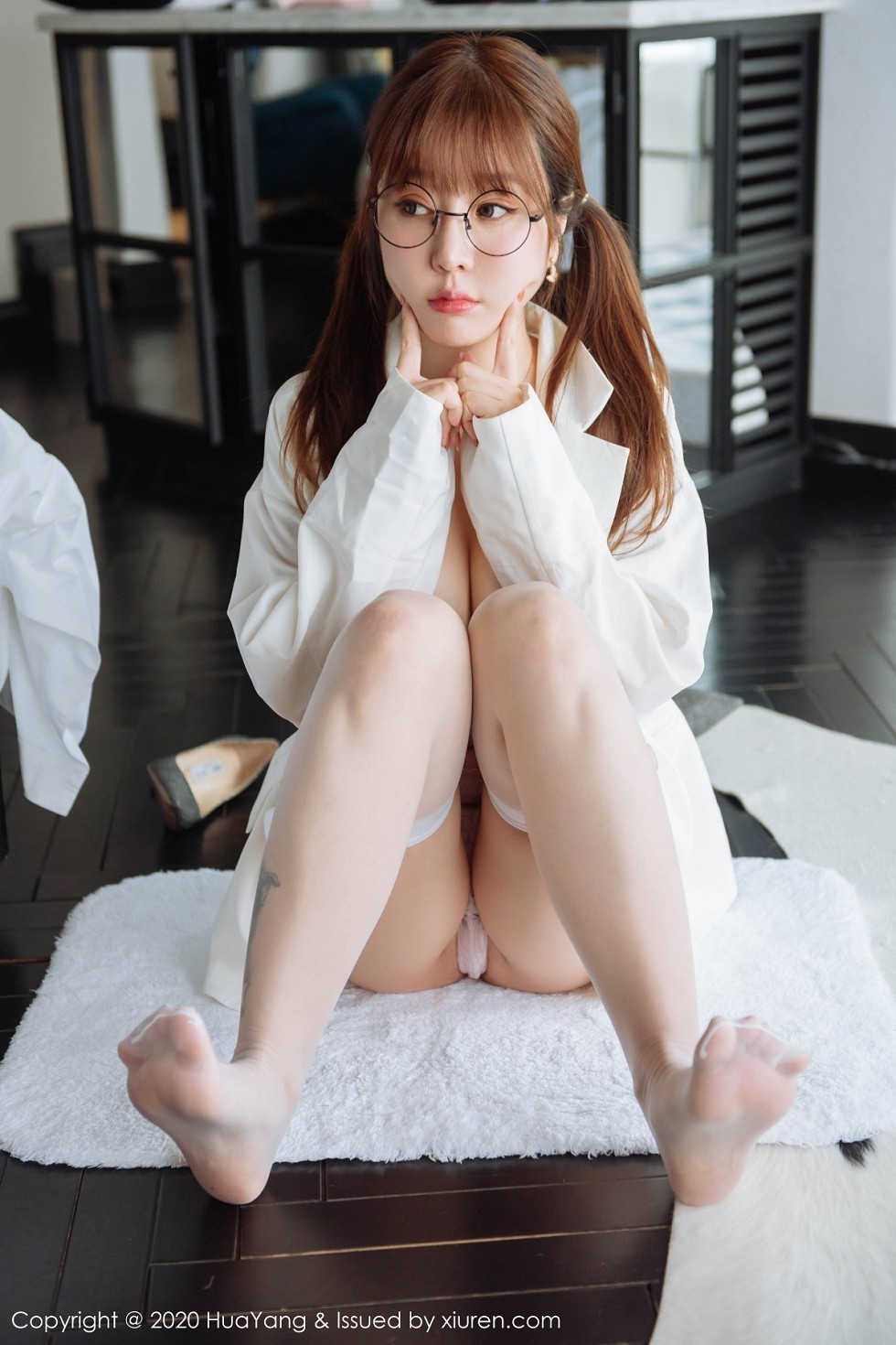 [HuaYang花漾]Vol.277_女神王雨纯大理旅拍私房粉色内衣配吊带白丝袜完美诱惑写真51P