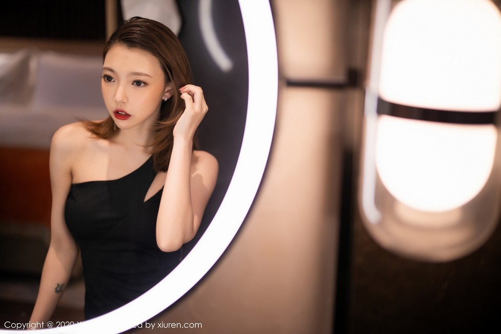 [XiaoYu画语界]Vol.356_女神冯木木LRIS绚丽光影时尚车拍主题无内黑丝裤袜诱惑写真110P