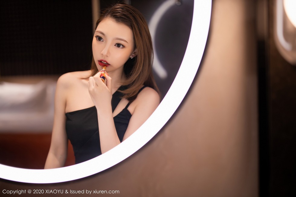 [XiaoYu画语界]Vol.356_女神冯木木LRIS绚丽光影时尚车拍主题无内黑丝裤袜诱惑写真110P