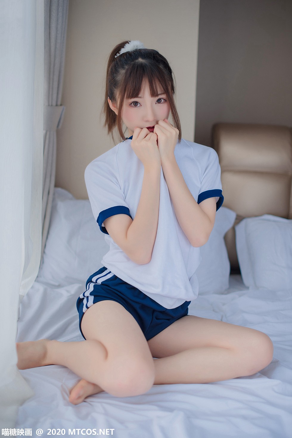 [喵糖映画]Vol.222_清纯学妹私房床上清凉体操服秀白嫩美腿靓丽迷人写真47P