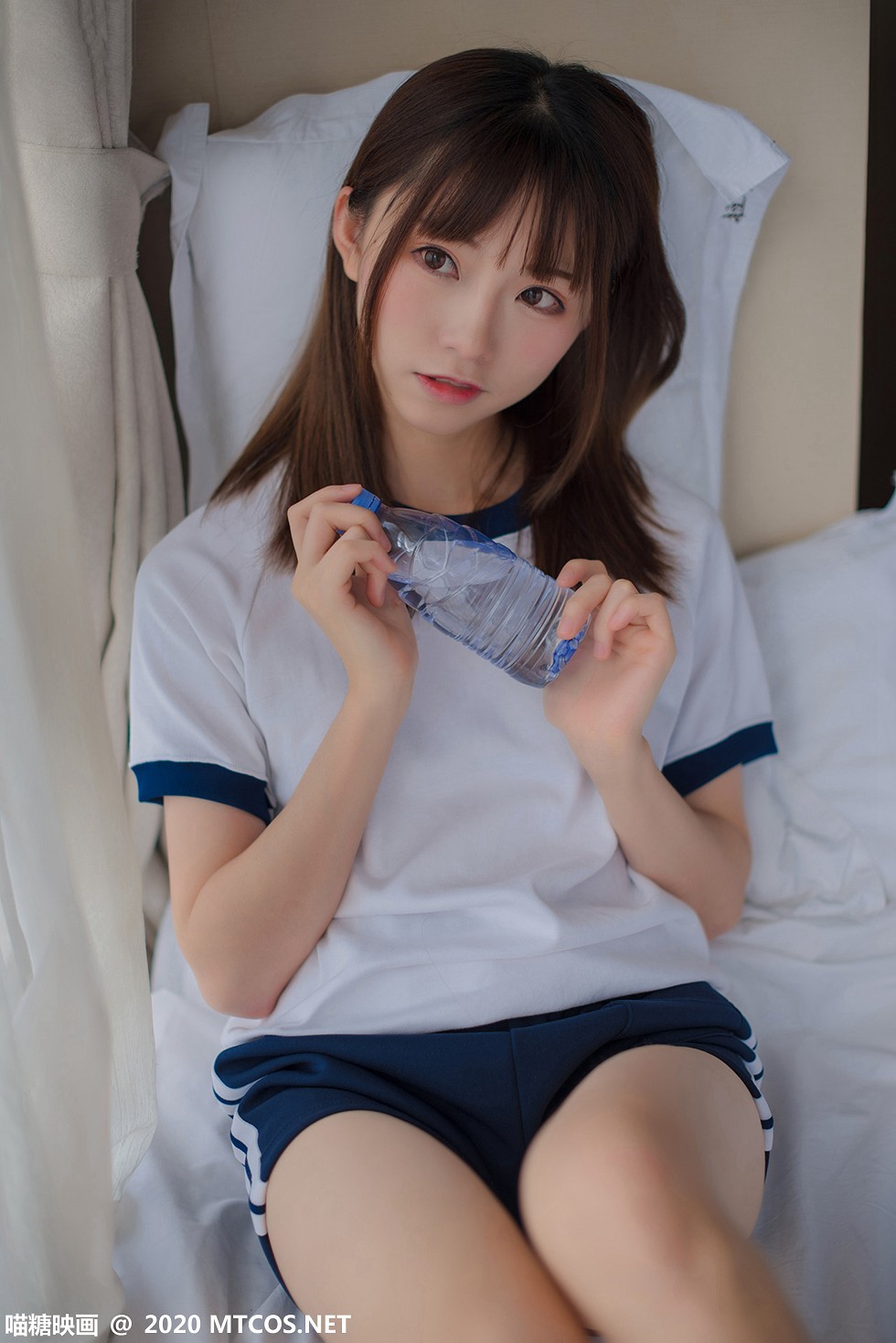 [喵糖映画]Vol.222_清纯学妹私房床上清凉体操服秀白嫩美腿靓丽迷人写真47P