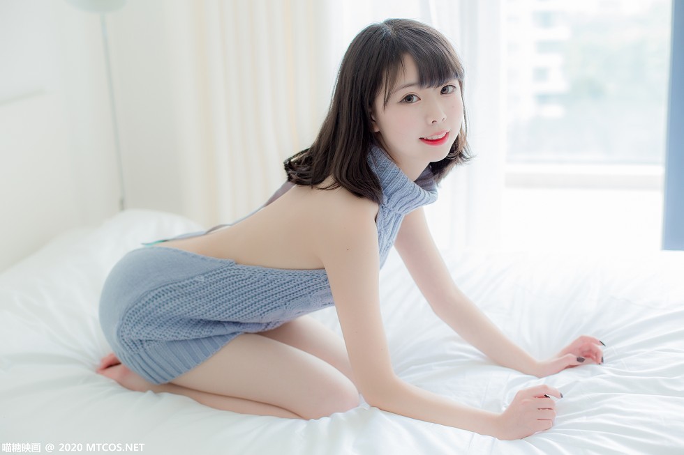 [喵糖映画]Vol.225_开背毛衣美少女私房床上真空露完美身材撩人诱惑写真21P