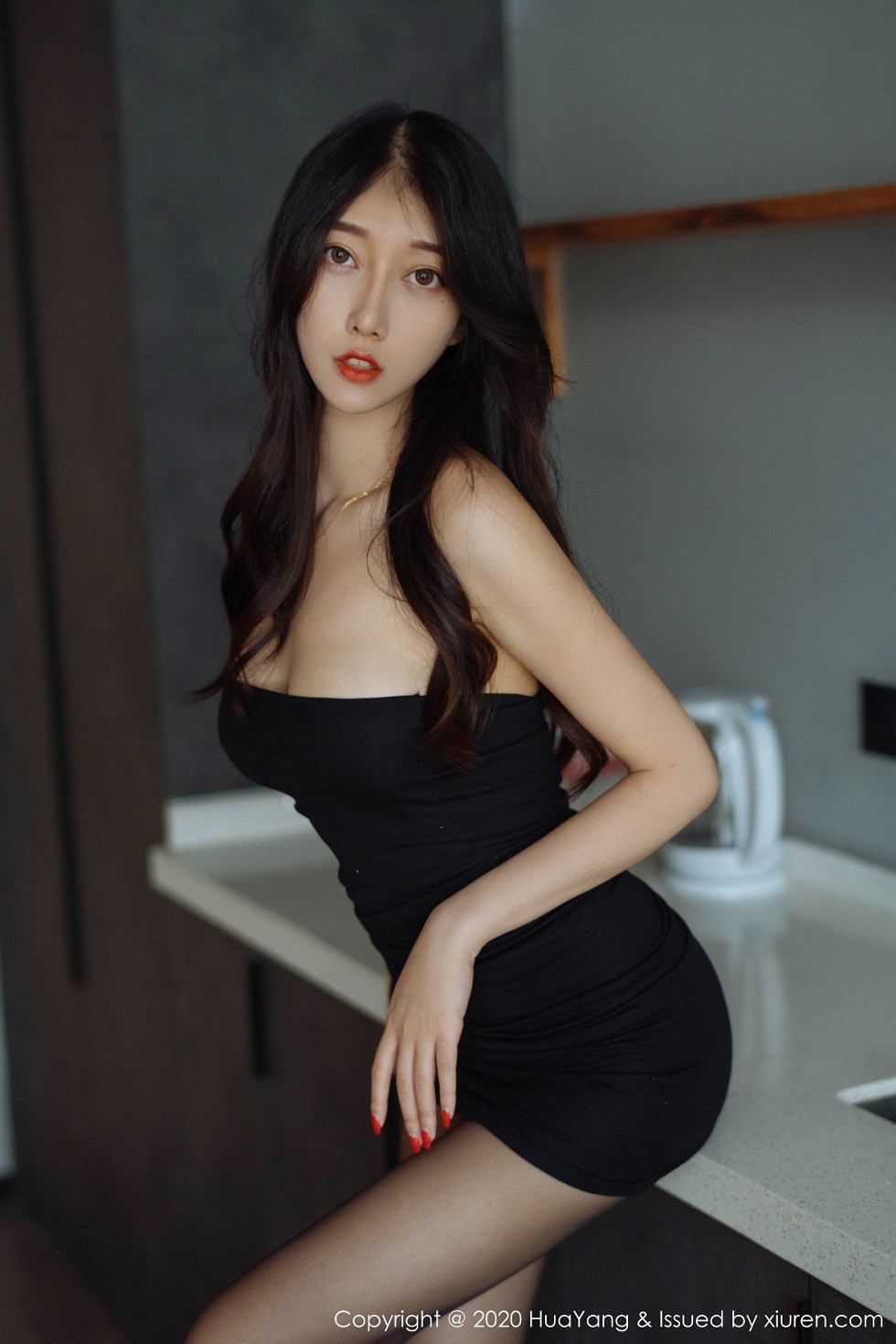 [HuaYang花漾]Vol.279_模特玥儿玥er私房黑色吊裙配黑丝裤袜露豹纹内裤诱惑写真71P