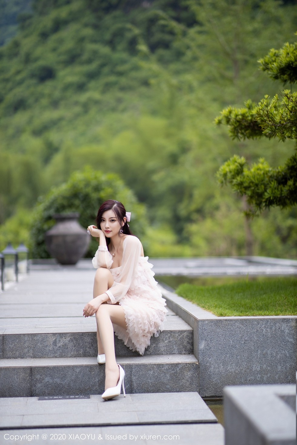 [XiaoYu画语界]Vol.358_女神杨晨晨sugar阳朔旅拍粉色运动内衣秀魔鬼身材诱惑写真70P