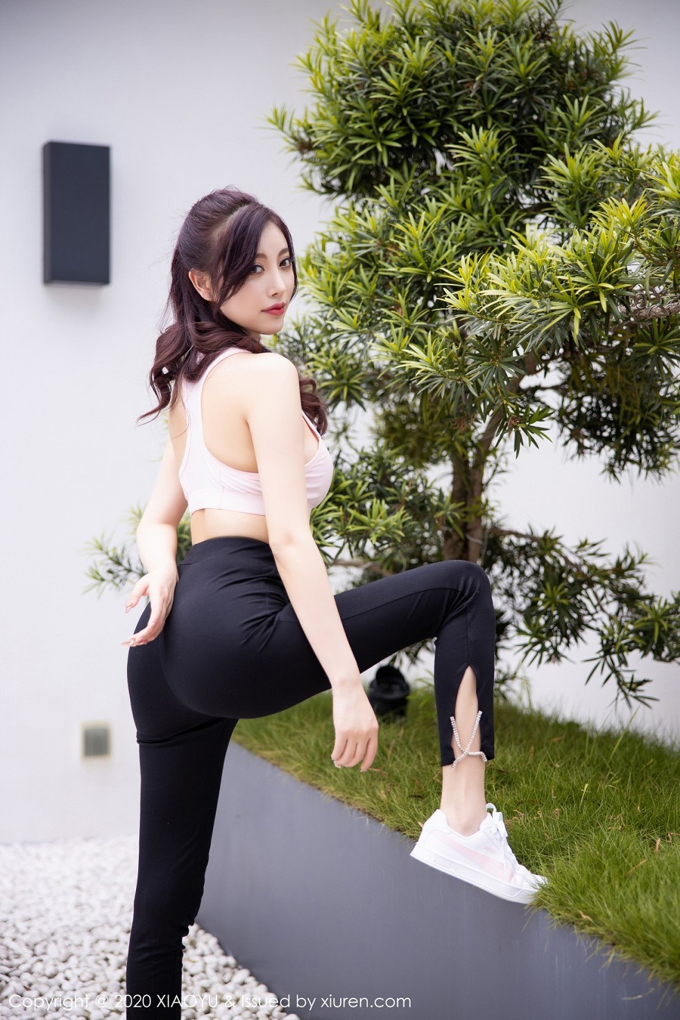 [XiaoYu画语界]Vol.358_女神杨晨晨sugar阳朔旅拍粉色运动内衣秀魔鬼身材诱惑写真70P