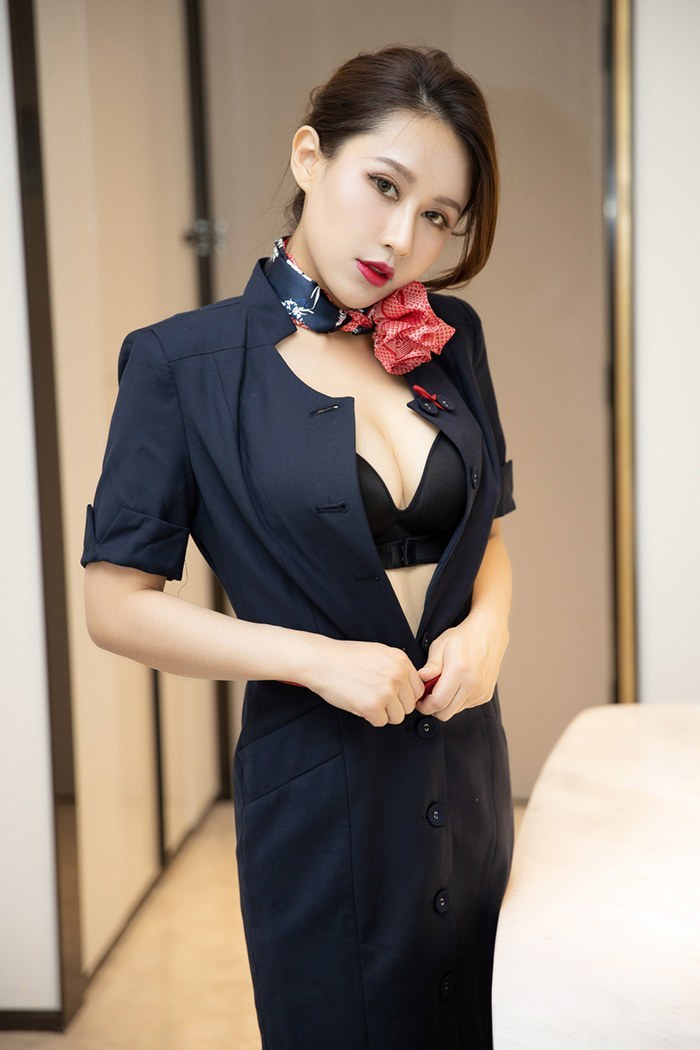热辣空姐徐安安黑丝高跟制服诱惑(图9)