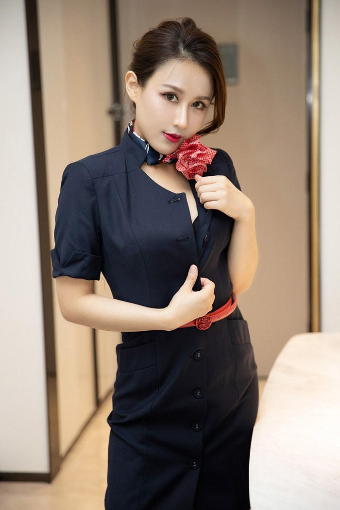 热辣空姐徐安安黑丝高跟制服诱惑(图10)
