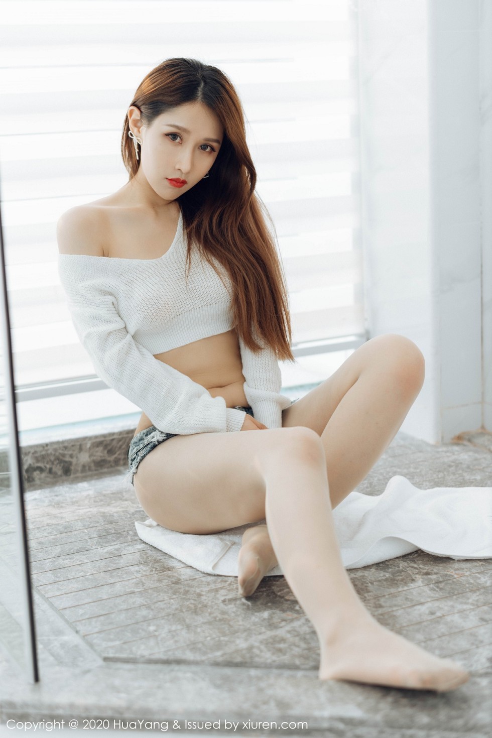 [HuaYang花漾]Vol.281_嫩模徐安安破烂超短牛仔裤主题私房半脱露翘臀惹火诱惑写真54P